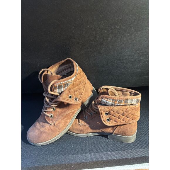 Arizona Jean Co Women’s Brown Suede Lace Ankle Boots Plaid Lined Fold  Size 7 - Picture 1 of 7